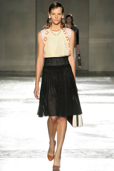 Look 10